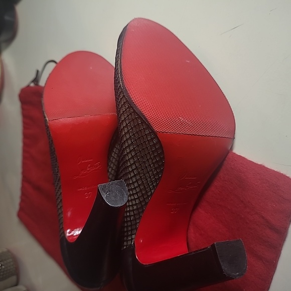 Christian Louboutin - Picture 6 of 8